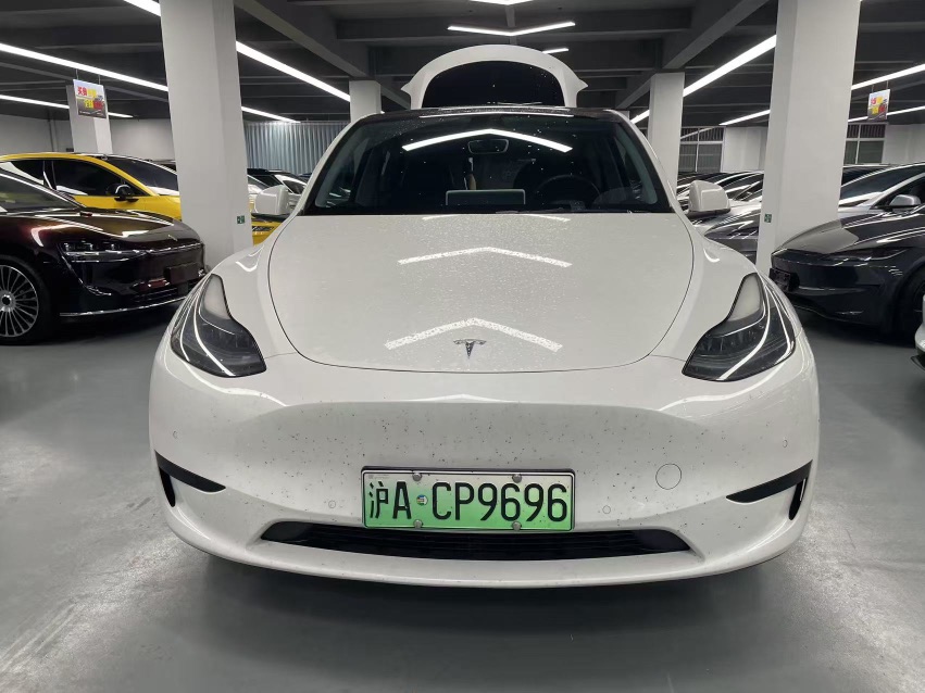 Tesla Model Y 2023 car image #2