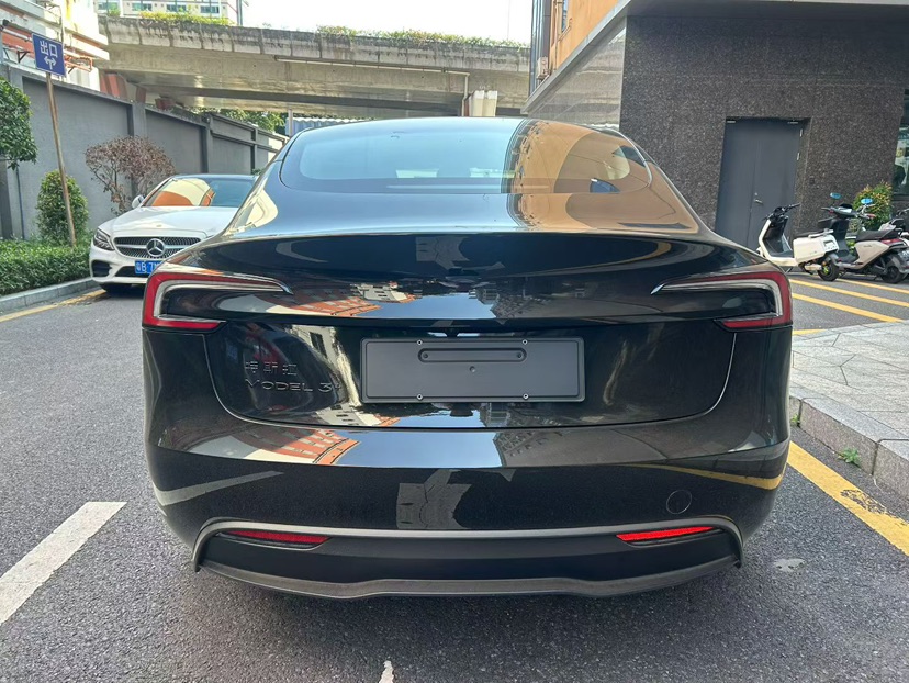 Tesla Model 3 2026 car image #8