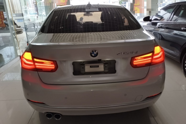 BMW 3 Series 2018 #6 BMW 3 Series 2018 car image #6