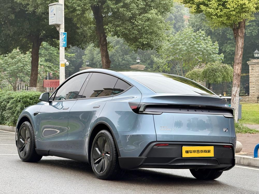 Tesla Model Y 2026 #4 Tesla Model Y 2026 صورة سيارة #4