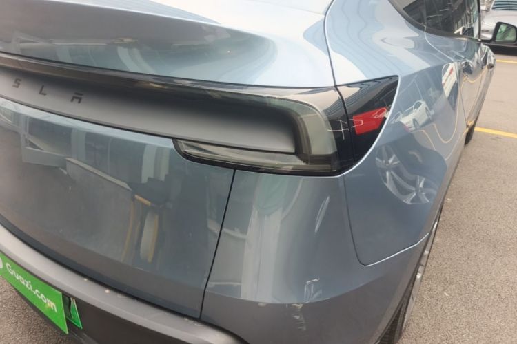 Tesla Model Y 2025 #8 Tesla Model Y 2025 car image #8