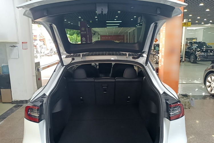 Tesla Model Y 2022 #19 Tesla Model Y 2022 car image #19