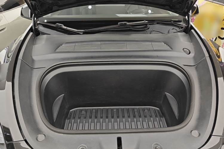 Tesla Model Y 2022 car image #20