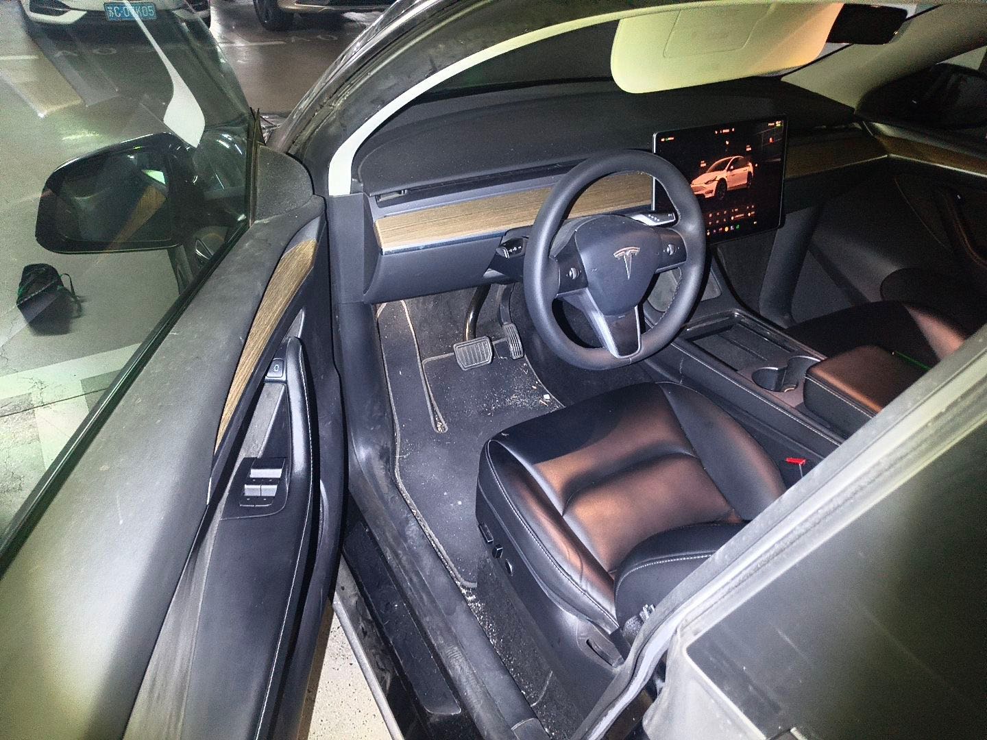 Tesla Model Y 2022 car image #9