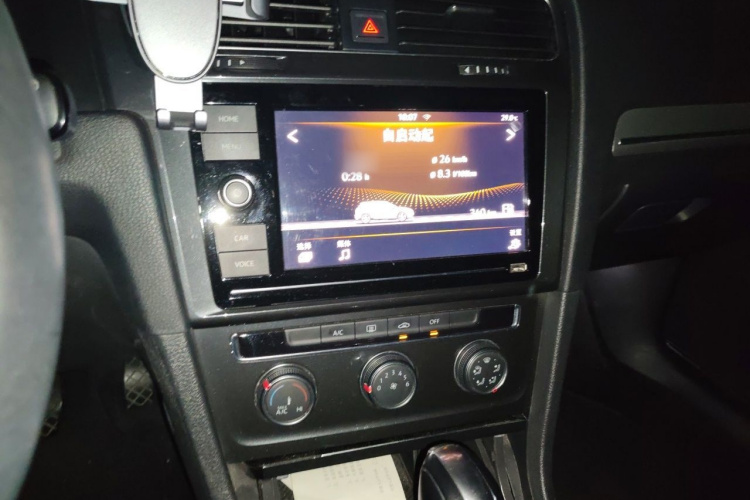 Volkswagen Golf 2019 car image #17