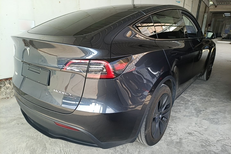 Tesla Model Y 2024 #7 Tesla Model Y 2024 car image #7
