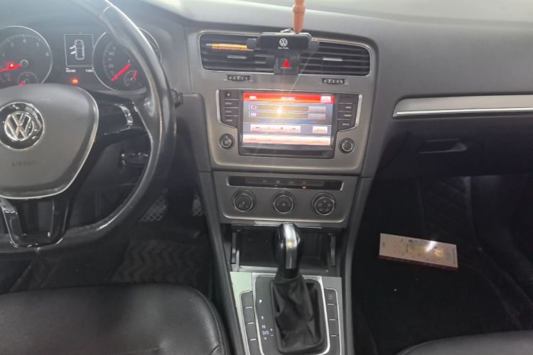Volkswagen Golf 2015 car image #13