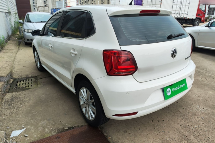 Volkswagen Polo 2015 car image #7