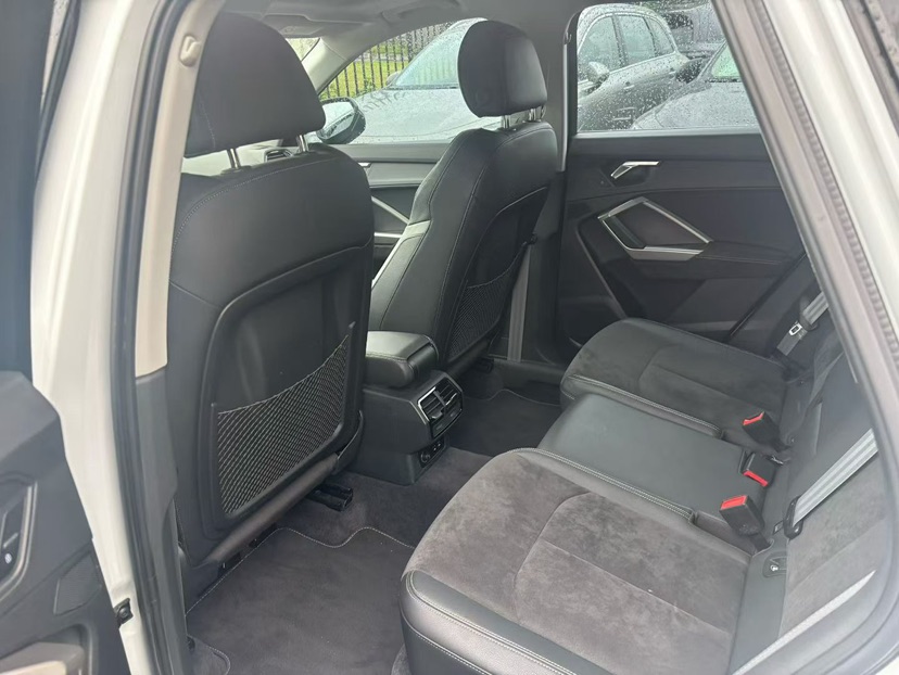 Audi Q3 2020 car image #4