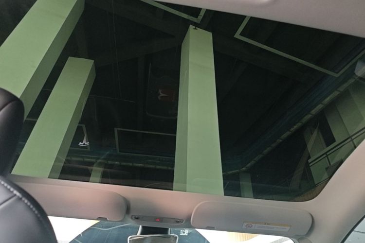 Tesla Model 3 2022 car image #18