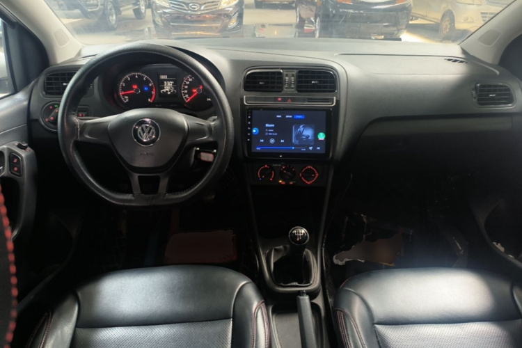 Volkswagen Polo 2016 car image #10