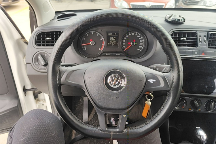 Volkswagen Polo 2017 car image #15