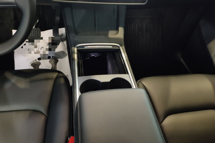 Tesla Model Y 2024 #14 Tesla Model Y 2024 car image #14