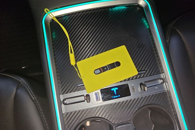 Tesla Model 3 2022 car image #14