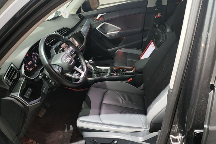 Audi Q3 2021 car image #15