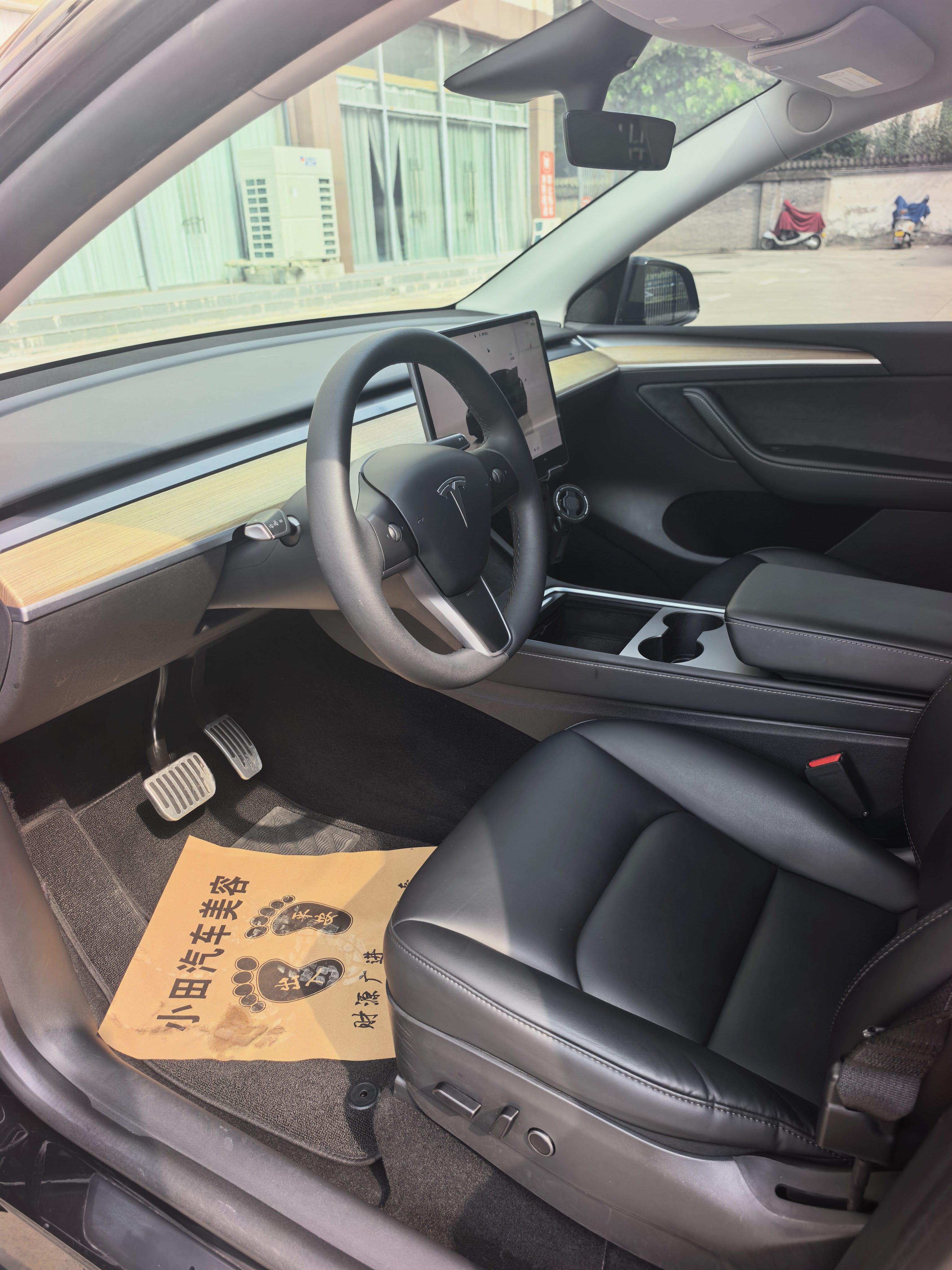 Tesla Model Y 2022 #4 Tesla Model Y 2022 car image #4