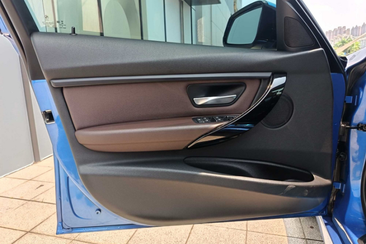 BMW 3 Series 2019 #29 BMW 3 Series 2019 car image #29