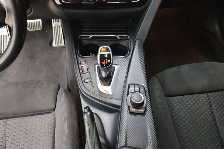 BMW 3 Series 2017 car image #14
