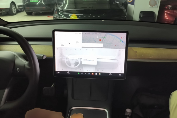 Tesla Model Y 2021 car image #10