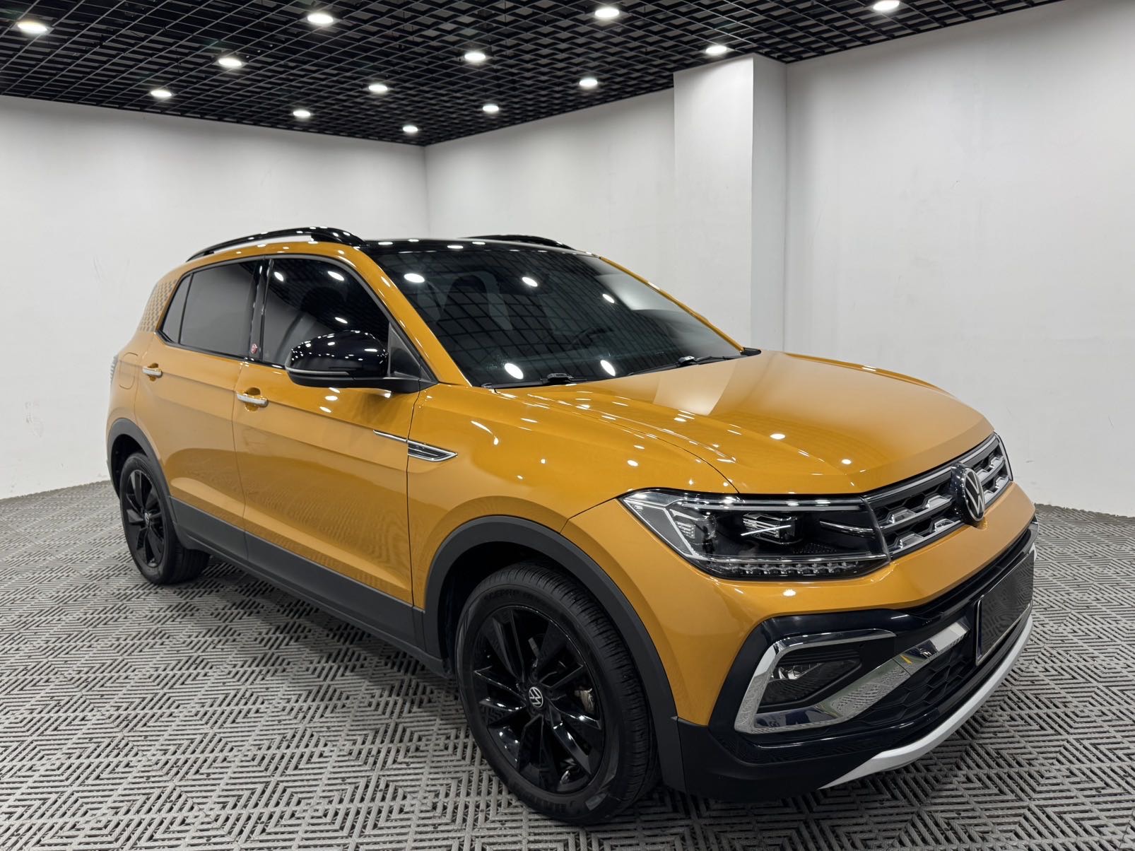 Volkswagen T-Cross 2023 #2 Volkswagen T-Cross 2023 car image #2