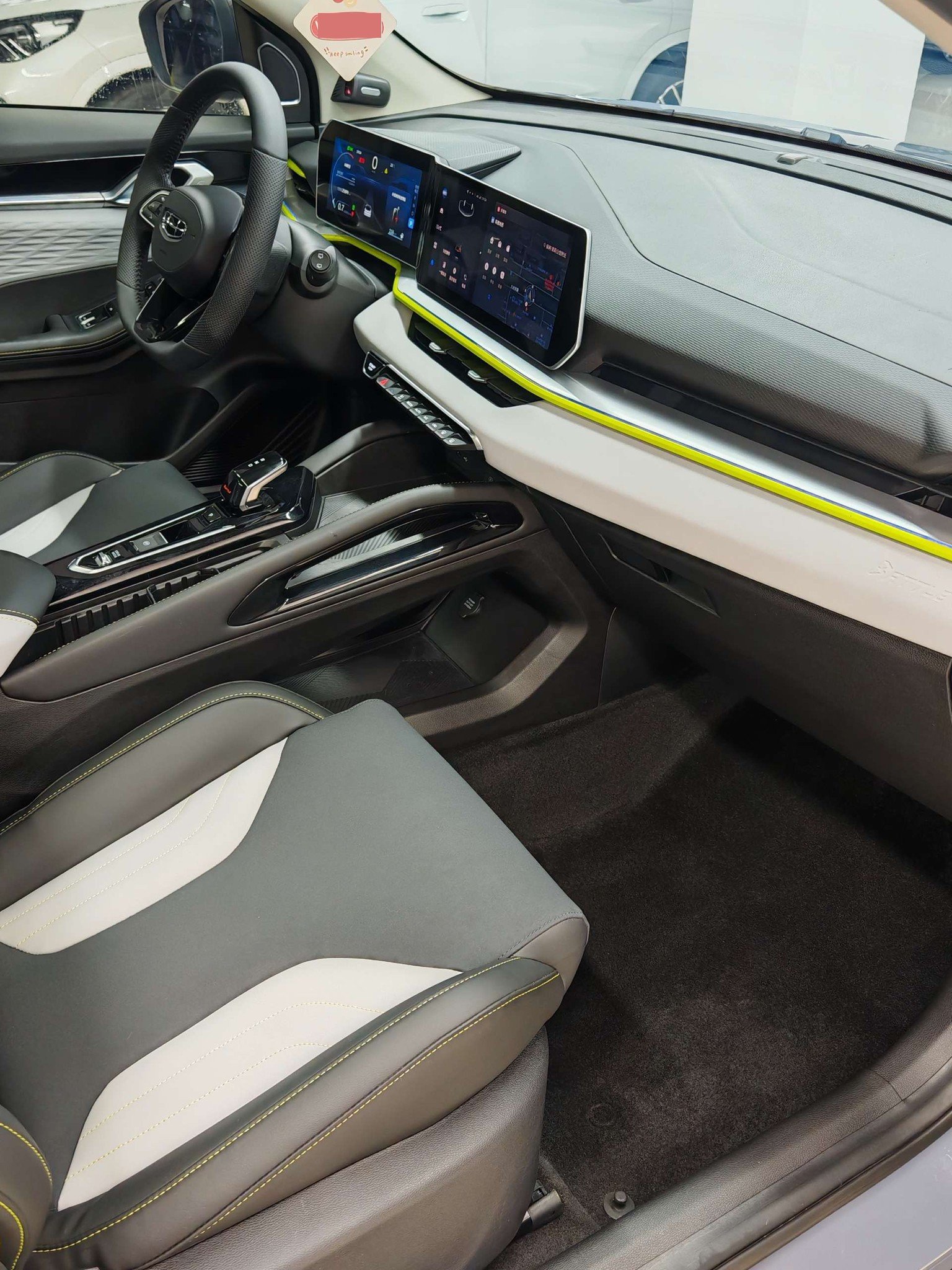 GEELY Coolray 2023 изображение автомобиля #6