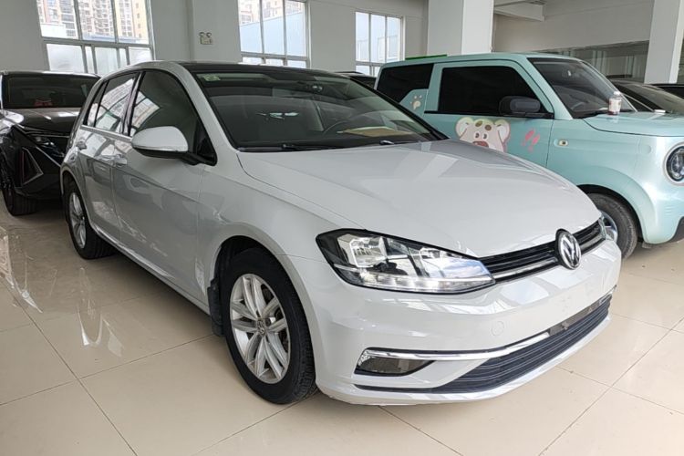 Volkswagen Golf 2018 car image #4