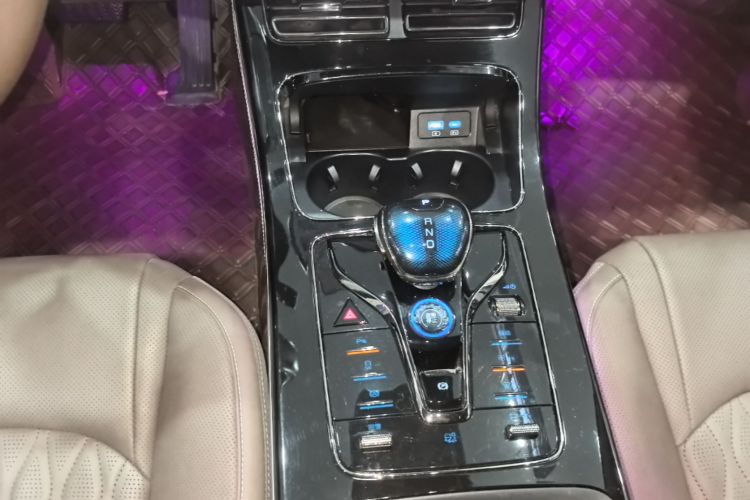 BYD Han 2024 car image #18