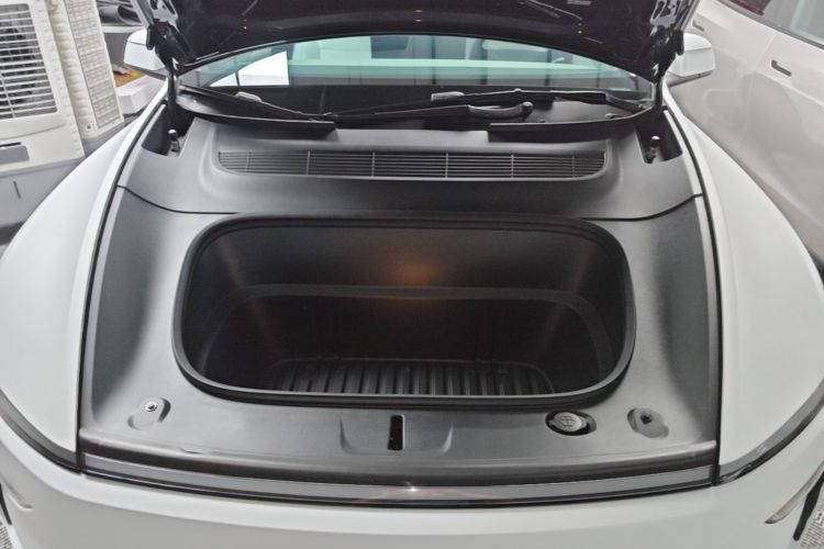Tesla Model Y 2025 #22 Tesla Model Y 2025 صورة سيارة #22