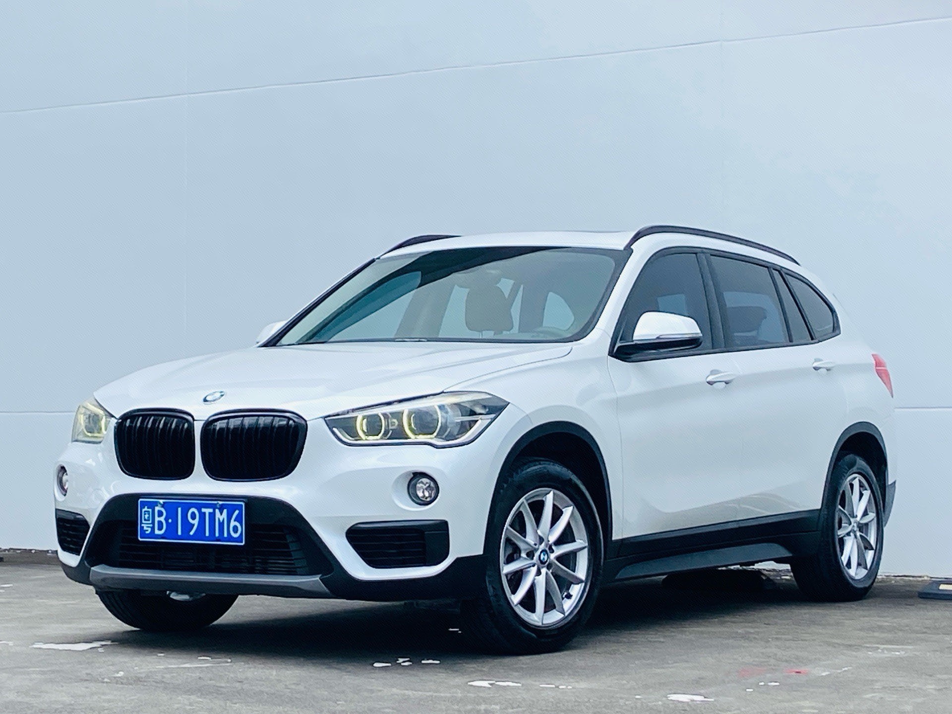 BMW X1 2019 BMW X1 2019 car image