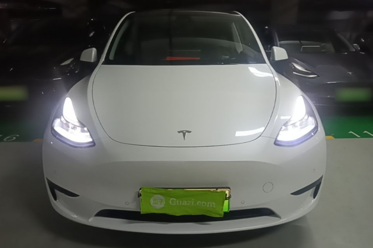 Tesla Model Y 2023 car image #3