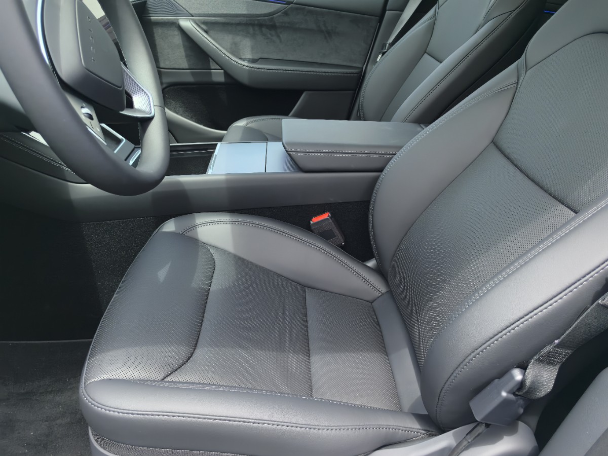Tesla Model Y 2026 #7 Tesla Model Y 2026 car image #7