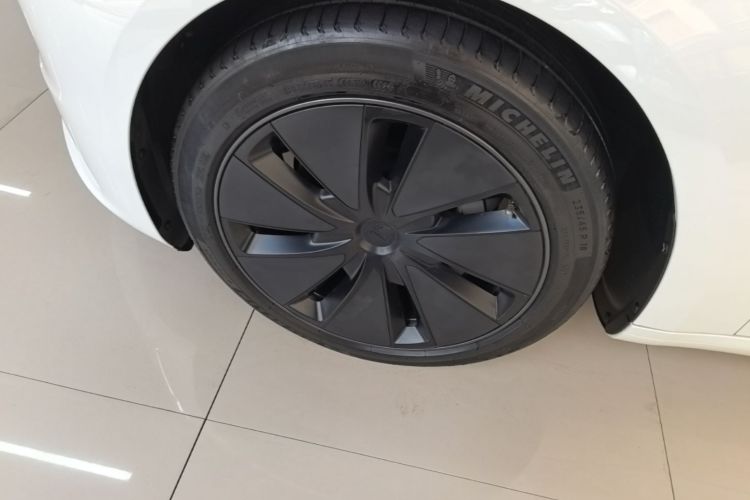 Tesla Model 3 2024 صورة سيارة #3