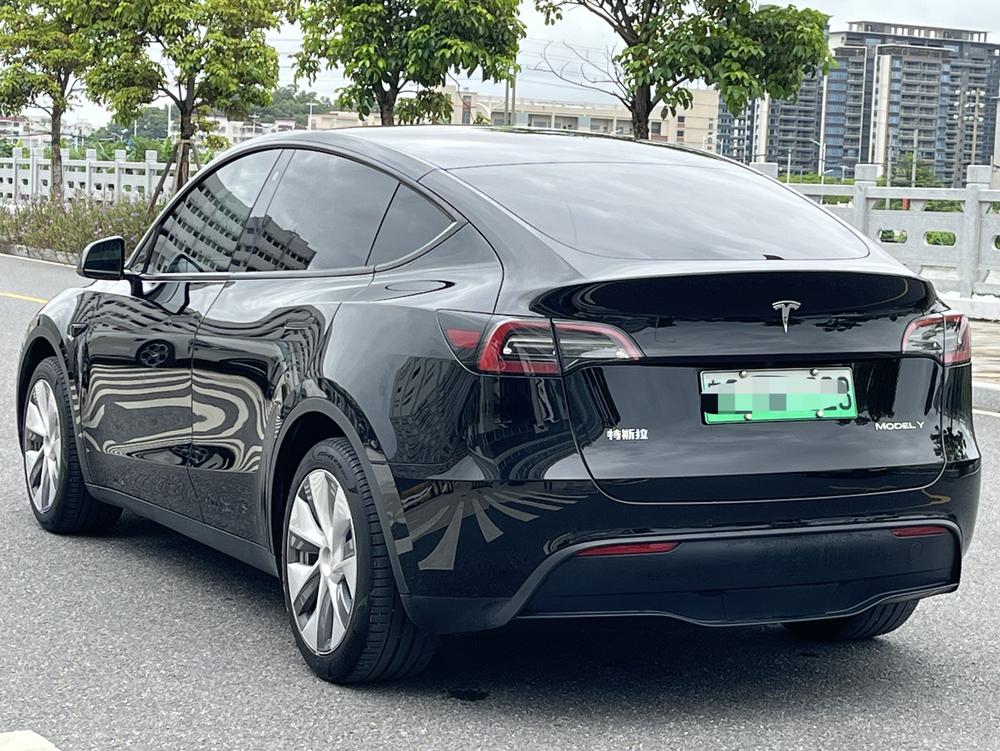 Tesla Model Y 2023 #4 Tesla Model Y 2023 car image #4