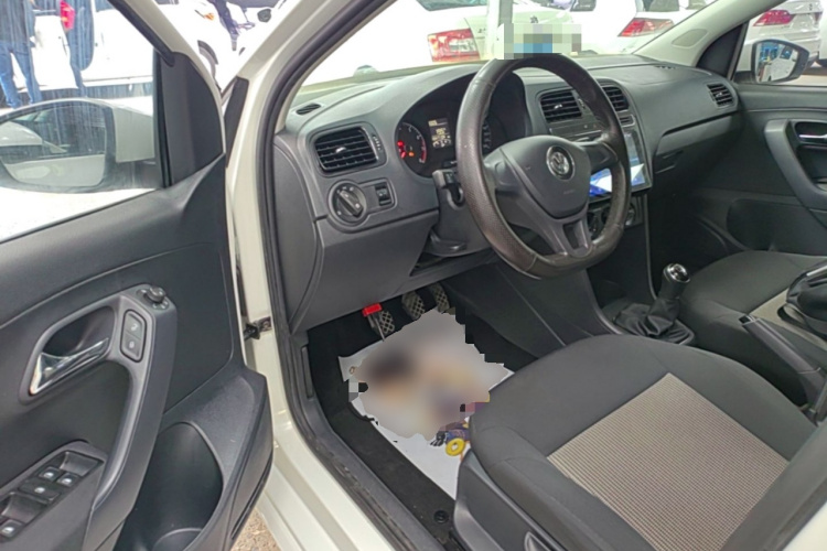 Volkswagen Polo 2017 car image #16