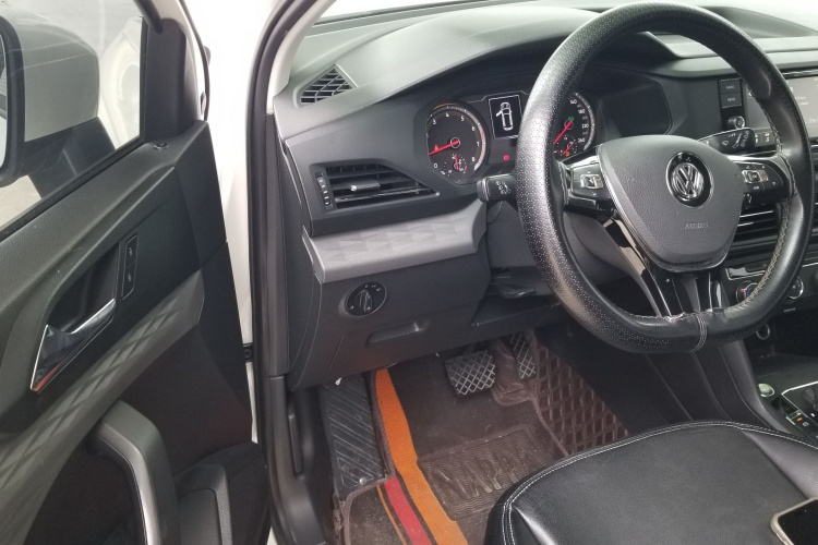 Volkswagen Tharu 2020 car image #16