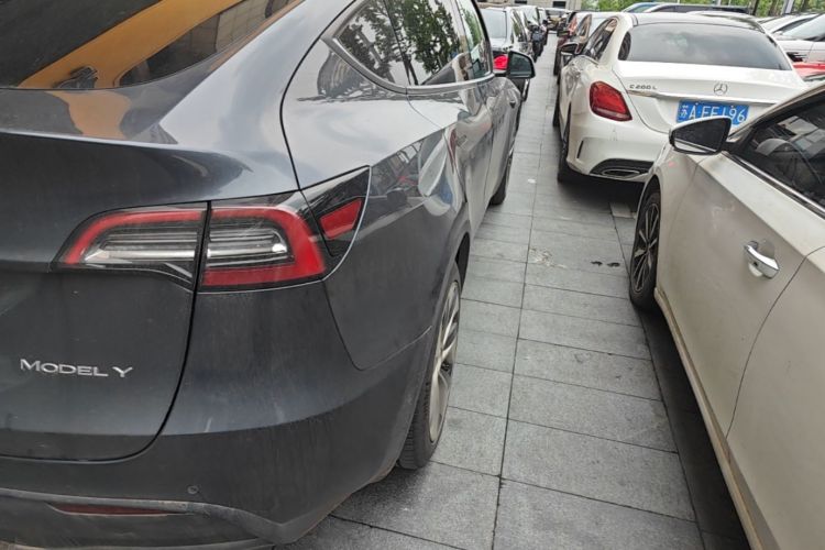 Tesla Model Y 2021 #8 Tesla Model Y 2021 car image #8