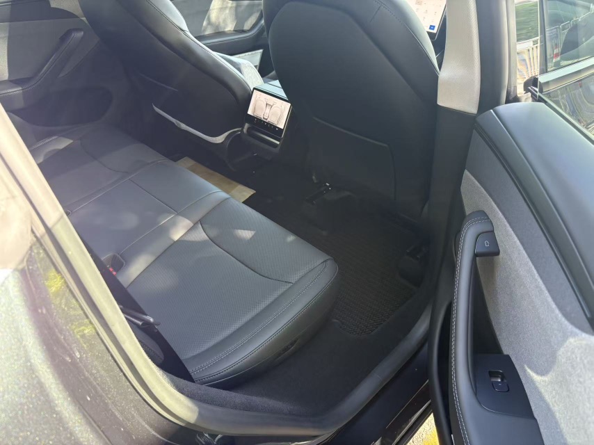 Tesla Model Y 2025 #4 Tesla Model Y 2025 car image #4