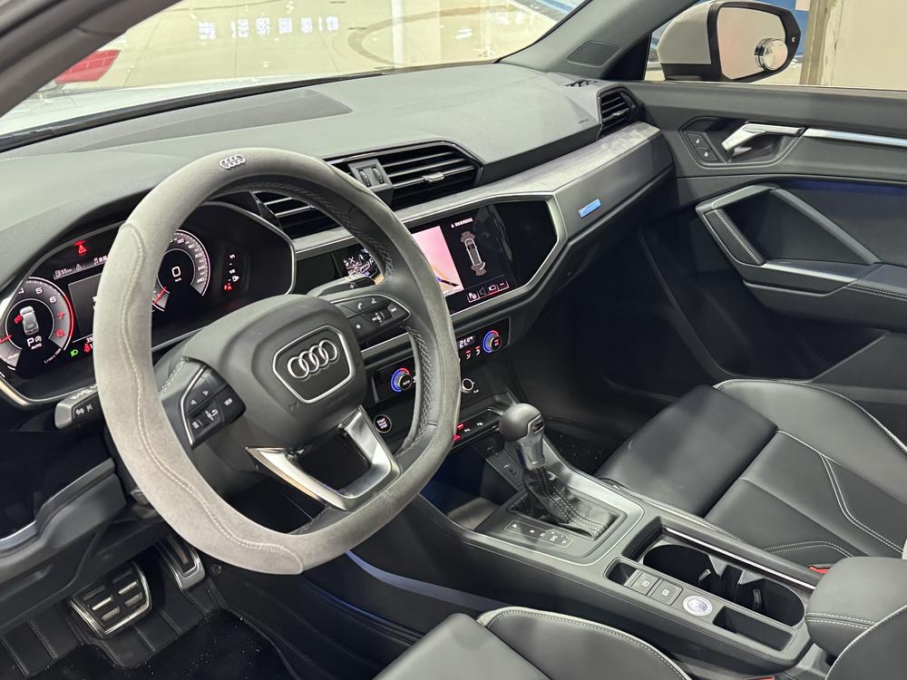 Audi Q3 2023 immagine di auto #19