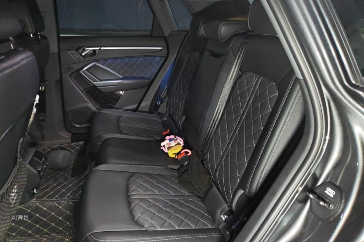 Audi Q3 2025 car image #19