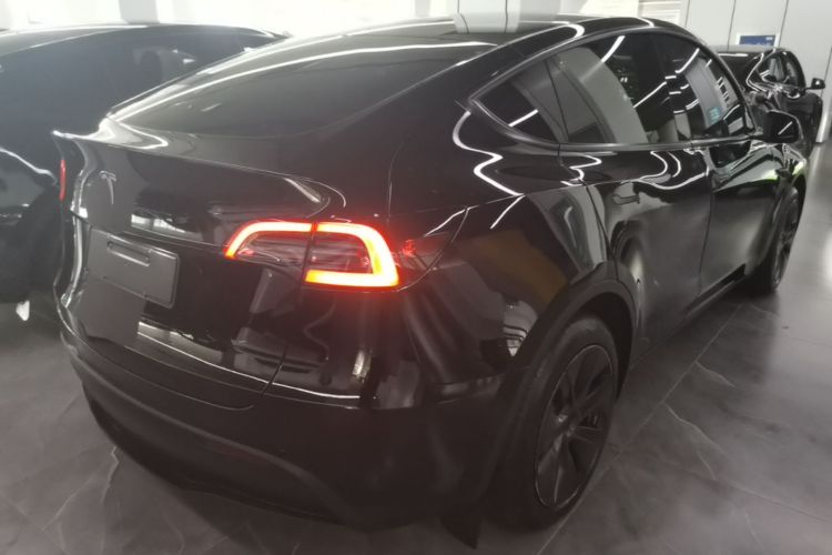 Tesla Model Y 2022 #7 Tesla Model Y 2022 car image #7