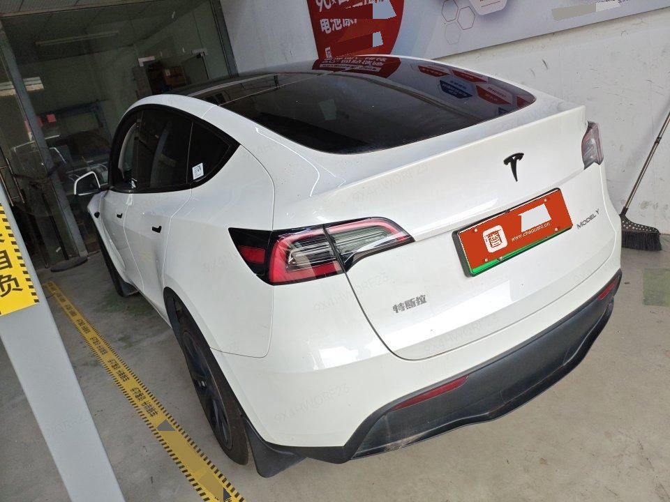 Tesla Model Y 2024 immagine di auto #4