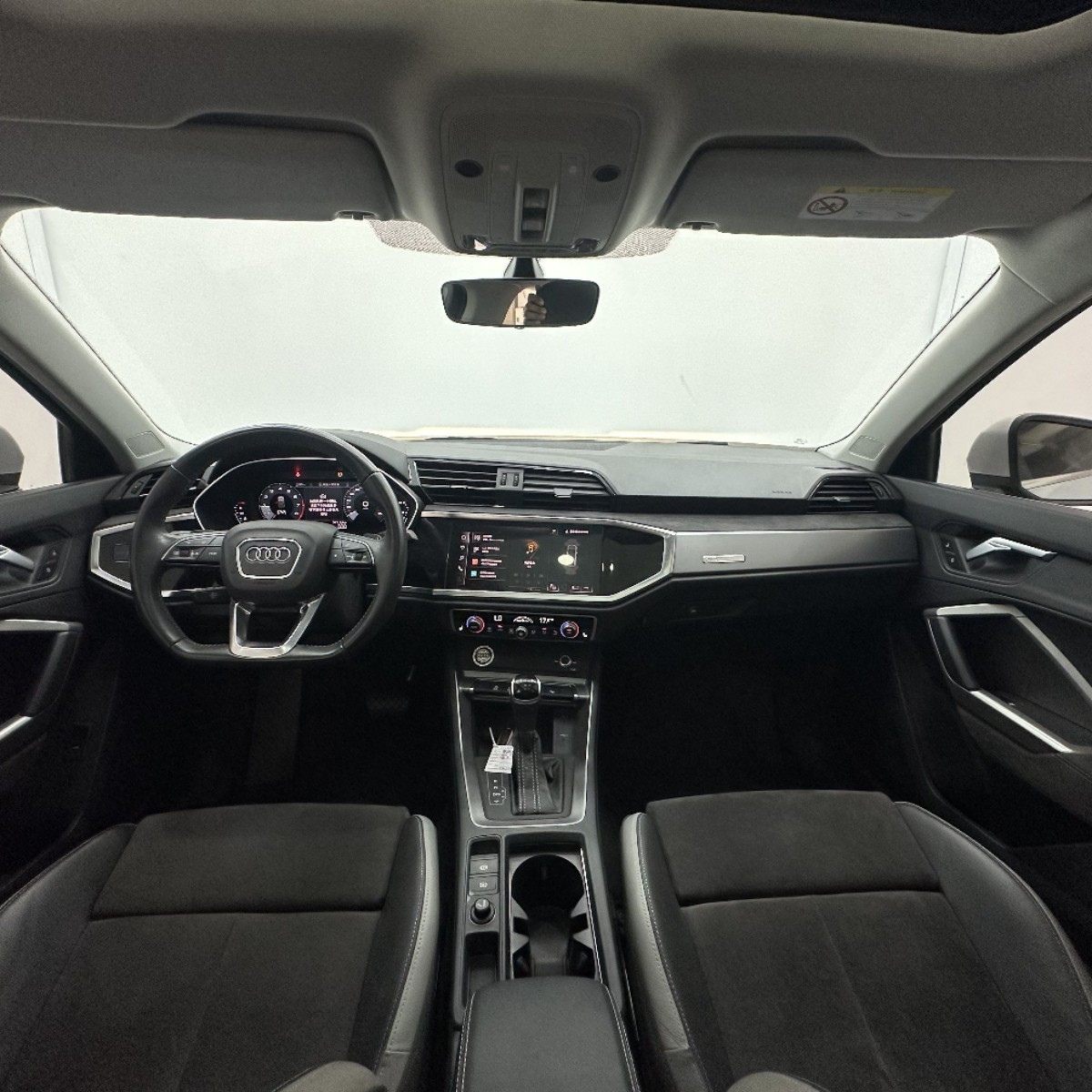Audi Q3 2021 صورة سيارة #8