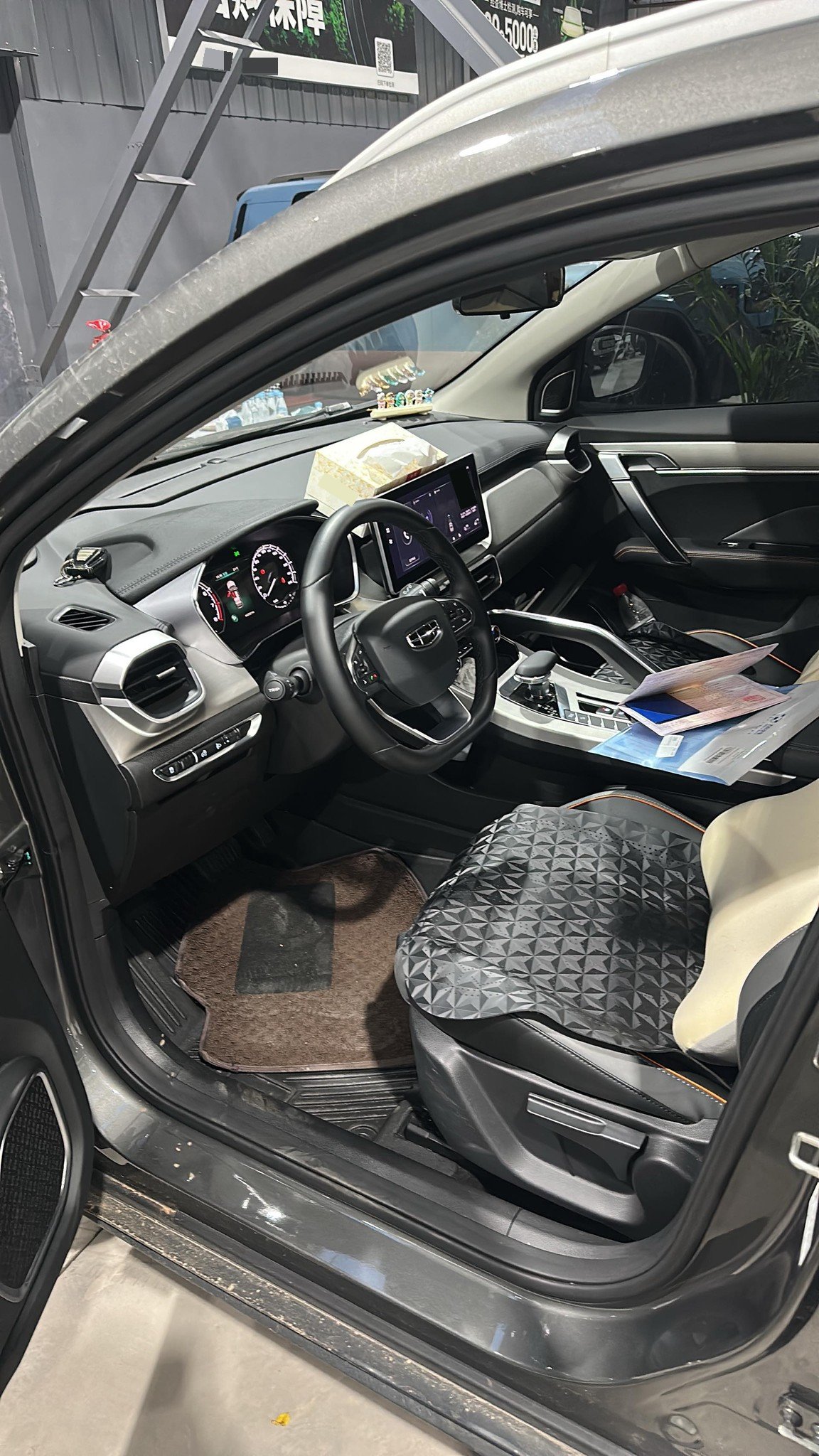 GEELY Coolray 2023 car image #7