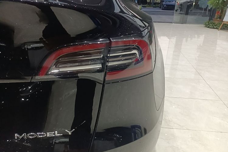 Tesla Model Y 2022 #8 Tesla Model Y 2022 car image #8