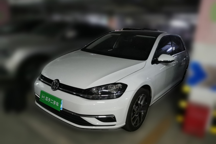 Volkswagen Golf 2020 car image #2