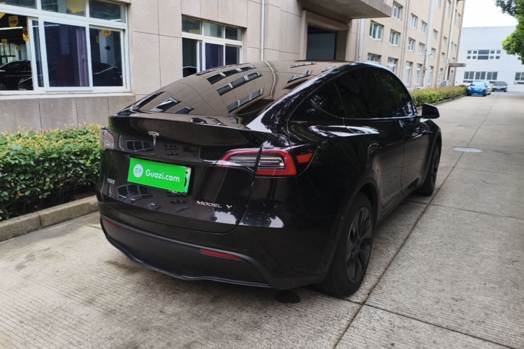 Tesla Model Y 2023 #5 Tesla Model Y 2023 car image #5