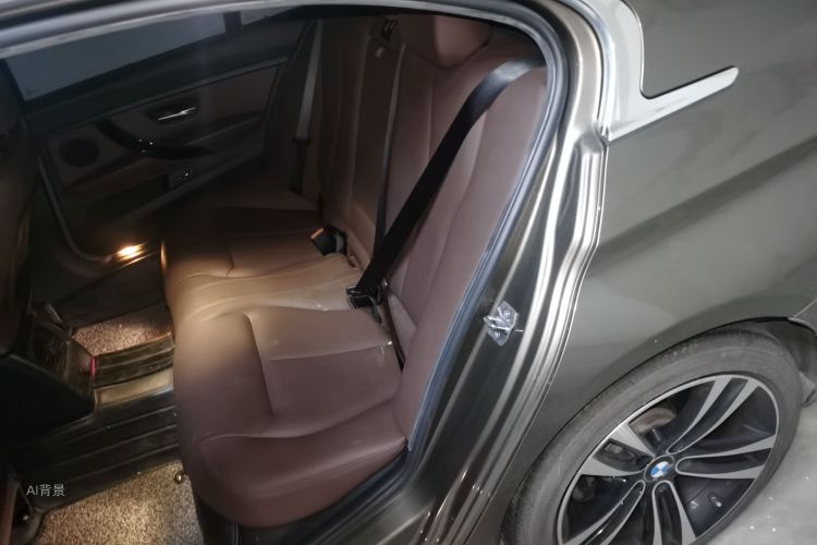 BMW 3 Series 2018 car image #19