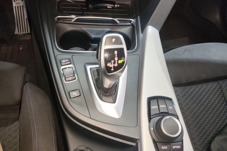 BMW 3 Series 2017 car image #14