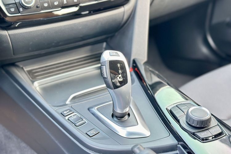 BMW 3 Series 2017 #25 BMW 3 Series 2017 car image #25