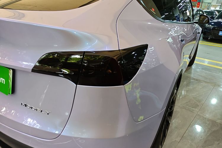 Tesla Model Y 2023 car image #8